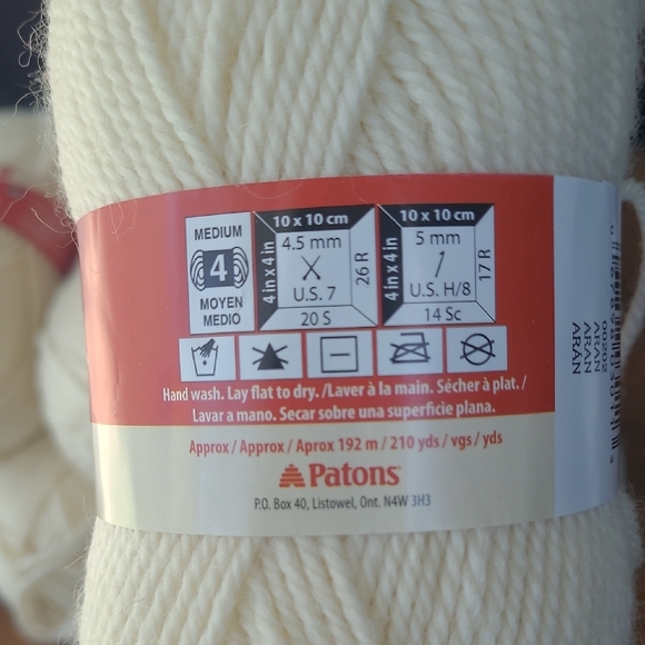 Patons Classic Wool Worsted Yarn in Cream 14 Skeins - Picture 3 of 7